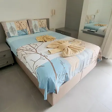 Ressa アパート マルマリス